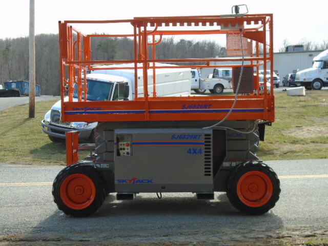 2007 SKYJACK SJ6826RT 4X4 ROUGH TERRAIN SCISSOR LIFT
