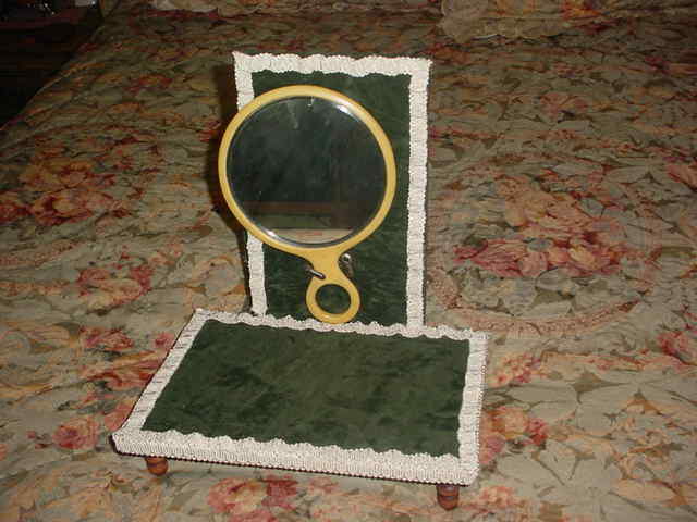 VICTORIAN LADYS 2 PIECE VANITY SET