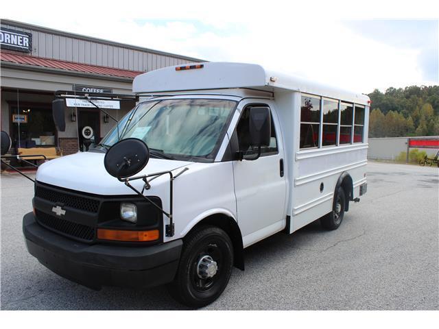 2004 GM Express Commercial Cutaway, white with 107300 Miles available now!