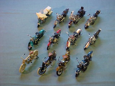 FRANKLIN MINT CUSTOM MOTORCYCLE SHELF & 12 HD MOTORCYCLES 1/24 SCALE MINT