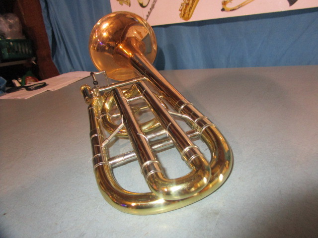 Holton tr183 bass trombone