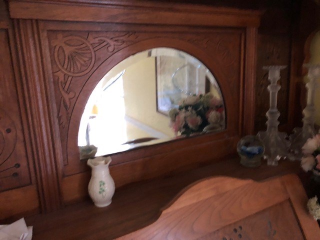 Antique Parlor Pump Organ - Excellent condition