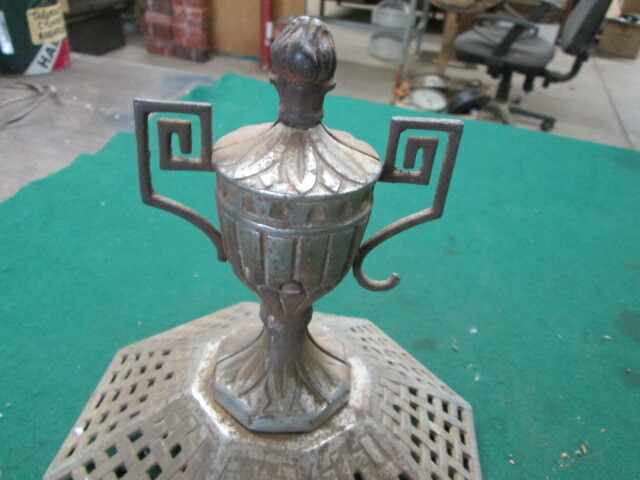 E.C. Simmons Stove Top Mantle Piece Trophy Old Pot Belly Stove Part