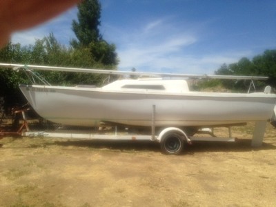 Macgregor 24 Project sailboat and trailer