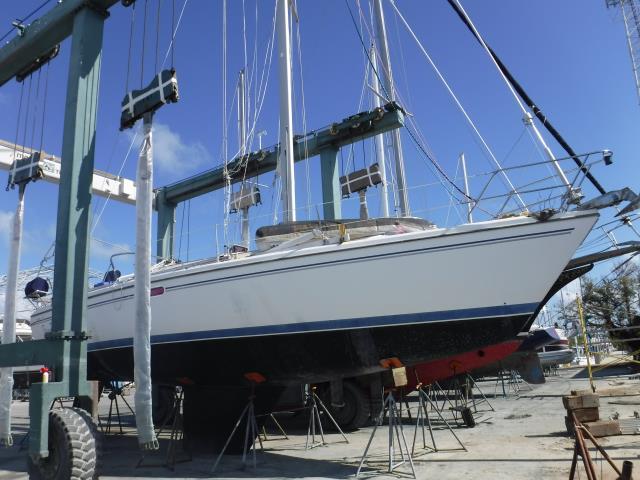 #10379 2005 42' Catalina 42 MKII Sailboat (Hurricane Irma)