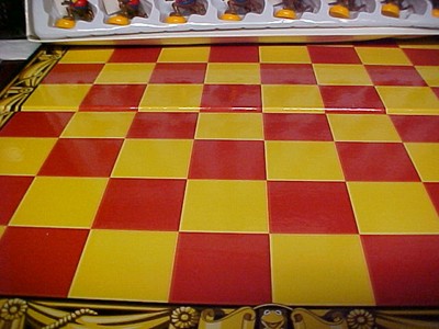 KERMIT THE FROG AND MISS PIGGY 3-D COLLECTORS CHESS SET