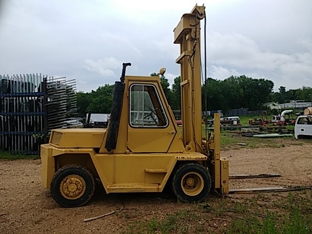 V130 Caterpillar 15,000 lb forklift All Terrain Perkins Diesel Enclosed Cabin