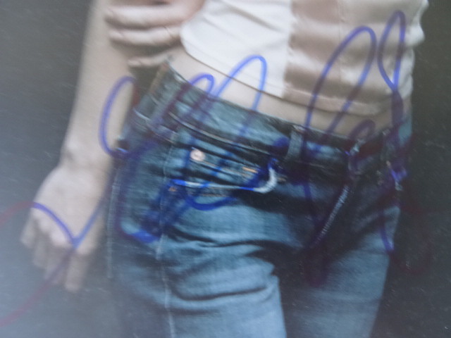 MELISSA GEORGE AUTOGRAPHED PHOTO w/COA - 8