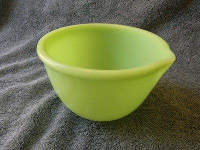 Vintage JADEITE Green Batter Mixing Bowl Rolled Rim Pour Spout Heavy 13