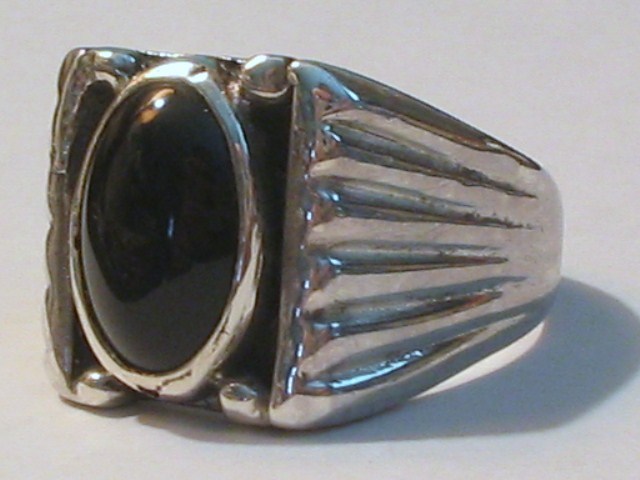 STERLING SILVER VINTAGE SOUTHWEST MENS BLACK ONYX RIBBED BAND RING 12.7g Sz 12.5