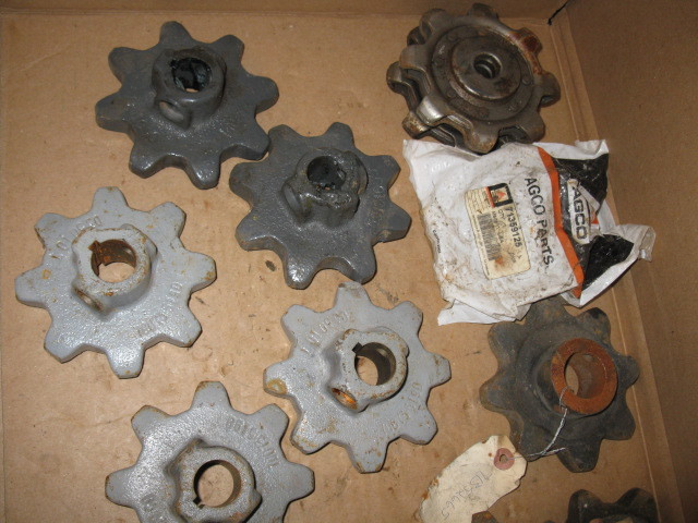 14 NEW OLD STOCK GLEANER COMBINE GEARS R40 R50 R60 R70 ?????