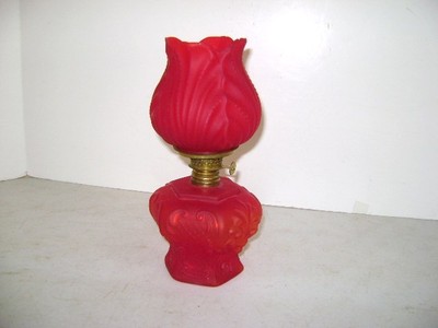 ANTIQUE MINIATURE RED SATIN GWTW OIL LAMP