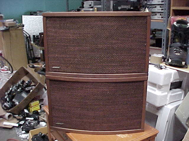 VINTAGE PAIR OF BOSE 901 SERIES III SPEAKERS