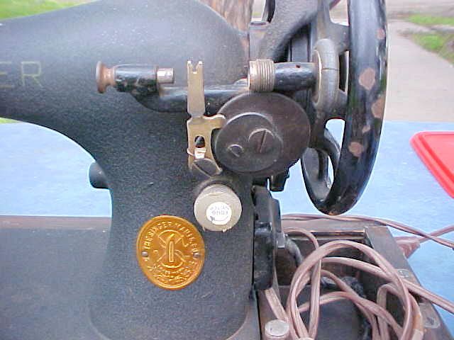 Vtg 1941 Singer Portable Sewing Machine 128 Crinkle Godzilla Finish In Case