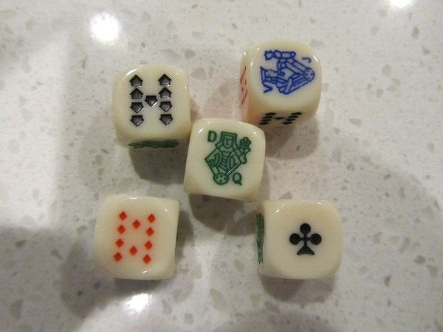 Poker Dice Alabaster Set of 5 Gaming Travel Game Dice +FREE Las Vegas Poker Chip