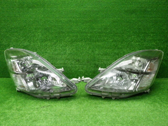 トヨタ ANM10/15 アイシス 前期 ヘッドライト HID フォグライト左右 トヨタ ANM10/15 アイシス 前期 ヘッドライト HID フォグライト