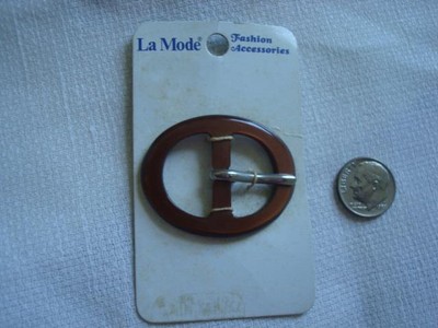 Vintage NOS Brown Oval Lucite Plastic Buckle 1 1/4 x 1 5/8 In. La Mode Card