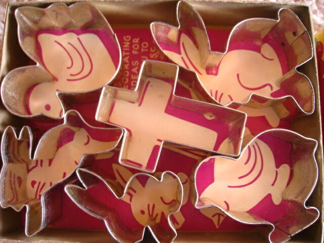 Set Six Vintage Metal Easter Cookie Cutters in Original Box