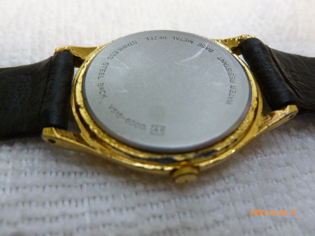 Vintage Lorus Mickey mouse Walt Disney watch v-515 6000  RARE yellow gloves.
