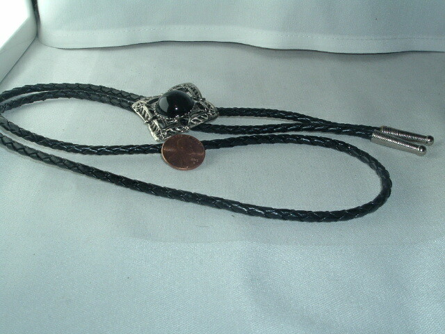 VINTAGE SILVER TONE METAL BLACK ACCENT BOLO TIE