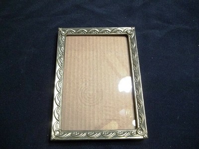 Vintage Ornate Gold Tone Metal 5x7 Picture Frame - Glass Included Attached Easel