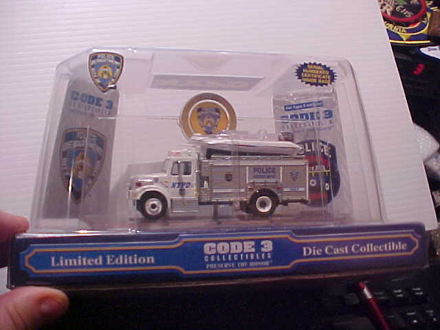CODE3　NYPD ESU  1/64 絶版品　その3 激レア Code 3 Port Authority Police ￼ESU Truck 1/64 scale - YouTube