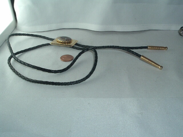 VINTAGE BROWN WHITE AGATE STONE GOLD TONE BOLO TIE