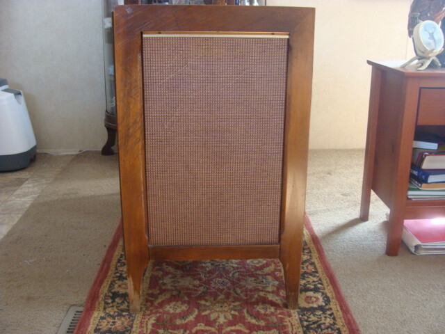 VINTAGE MAGNAVOX CUSTOM AM / FM STEREO PHONIC PLAYER