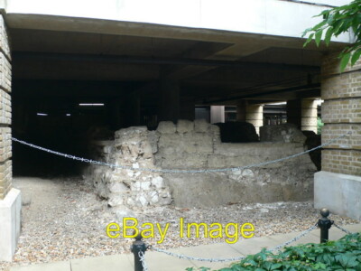 Photo 6x4 Roman wall London The remains of a section of the Roman Wall at c2013
