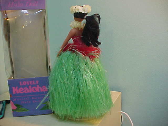 VINTAGE LOVELY  KEALOHA PERFORMING HULA DOLL l tiki hawaii luau l musical 12