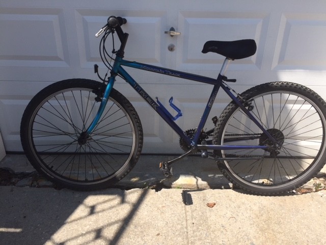 TREK MOUMTAIN BIKE 26" SUPER CLEAN