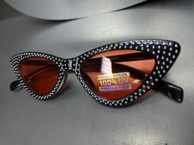 Elegant VINTAGE 50's RETRO Cat Eye Style SUN GLASSES Bling Black Frame Red Lens
