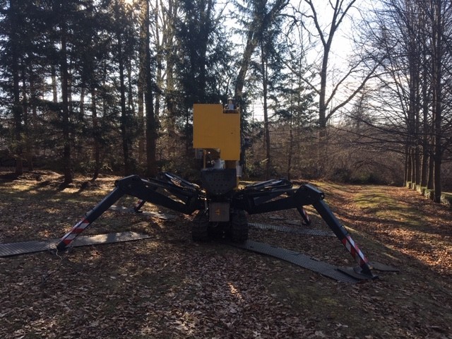 Track Lift, Italmec R21 track mounted Aerial Platform Lift. Low miles excellent!