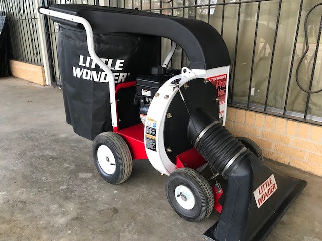 LITTLE WONDER  LEAF VAC DEBRIS VACUUM EXCELLENT CONDITION VAC
