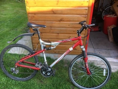 Apollo youth/Mans mountain bike. 20 inch from crank to saddle. front disc brakes