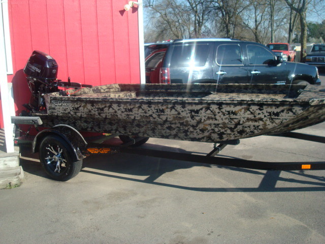 2017 EDGE DUCK BOAT (553 DIAMONDBACK) (DIGITAL CAMO)(25HP)(TILT)