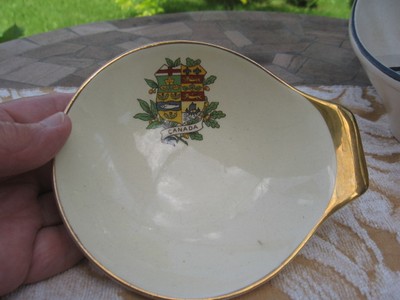 vtg cute little scone dish  w/Canada emblem Royal Winton Grimwades England