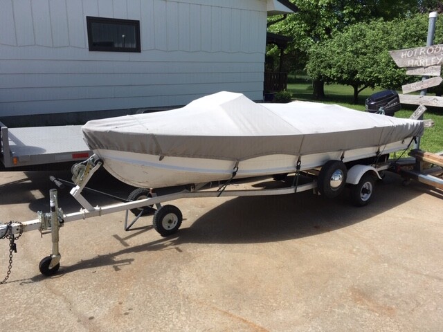 Starcraft fishing boat