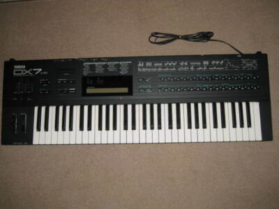 YAMAHA DX7ⅡD with a CD containing sound data for the original DX7 #496