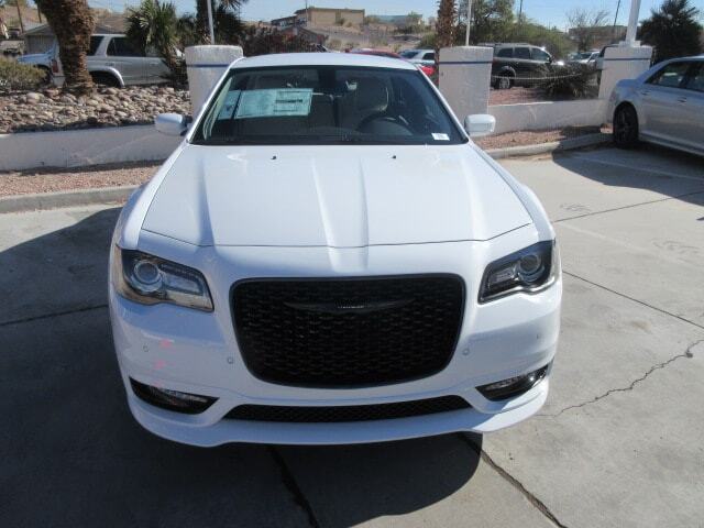 Owner 2023 Chrysler 300 TOURING L RWD