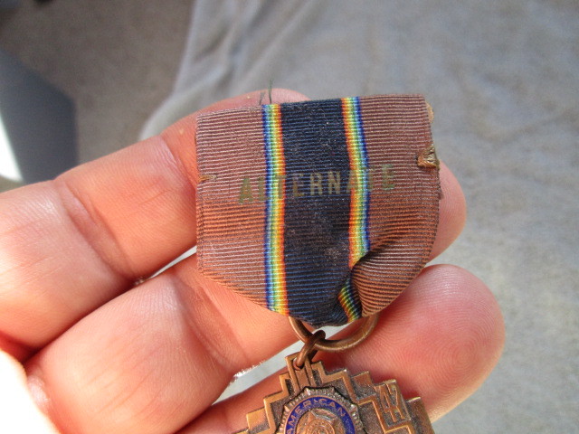 VINTAGE 1947 AMERICAN LEGION PIN MEDAL NEW YORK CITY / LODGE