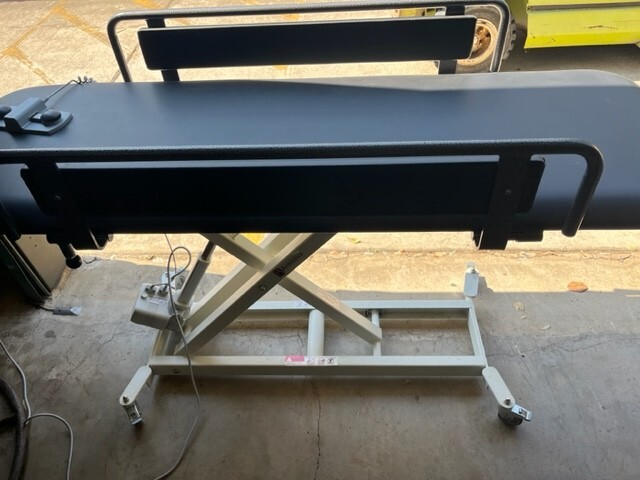 Armedica Hi/LO Treatment Table