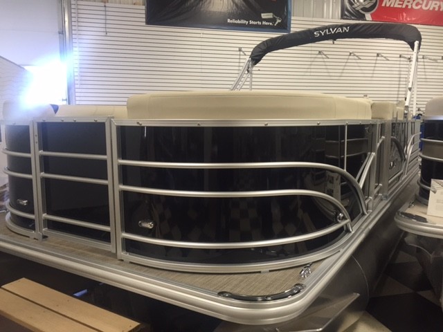 New Sylvan Mirage 820 Party Fish Pontoon with 40 HP Yamaha Fourstroke Motor