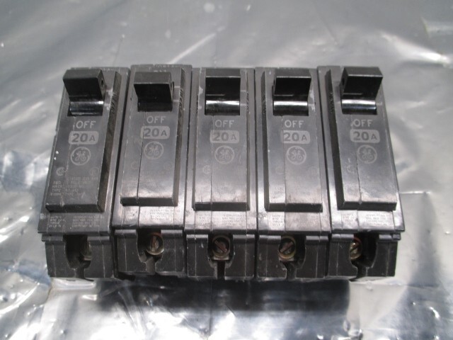 5 GENERAL ELECTRIC RT-692, 1 Pole Circuit Breaker, E-11592 TYPE THQB,120/240 VAC