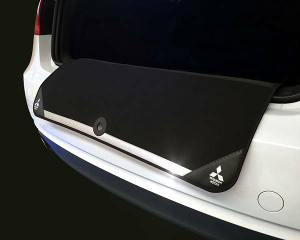 Mitsubishi boot pin