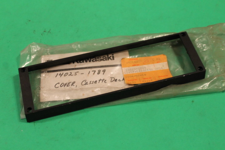 RT-115025ページ NOS Kawasaki Cassette Deck Cover 1983-1988 ZN1300 PART