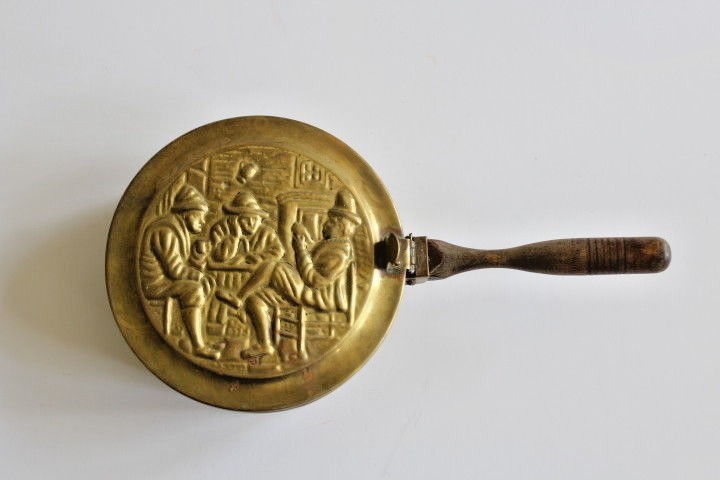 Vintage Peerage Brass Hot Pan/ Bed Warmer Made in England with Wooden Handle