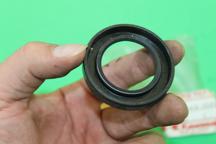 NOS Kawasaki SC35558 Oil Seal 1979-1981 KZ1300 92049-1024 | eBay