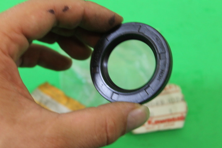 NOS Kawasaki SC35558 Oil Seal 1979-1981 KZ1300 92049-1024 | eBay