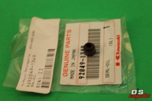 のん NOS 1984-1996 Kawasaki ZX750 ZX900 EN450 Jet Holder 13091